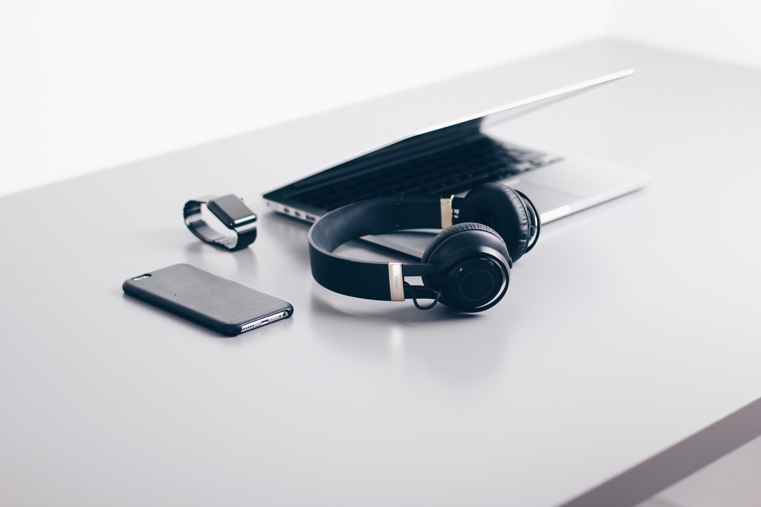 Best-Electronics-Black-Friday-Sales-online-unsplash